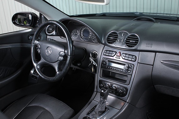 Mercedes-Benz CLK240 13 of 15