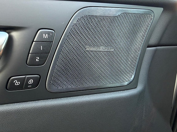 Volvo XC60 14 of 19