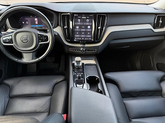 Volvo XC60 8 of 19