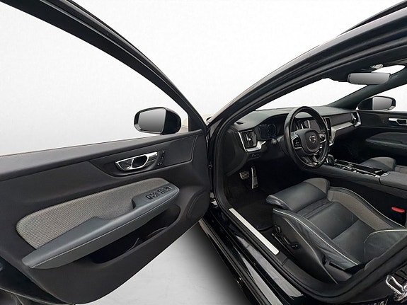 Volvo V60 12 of 30