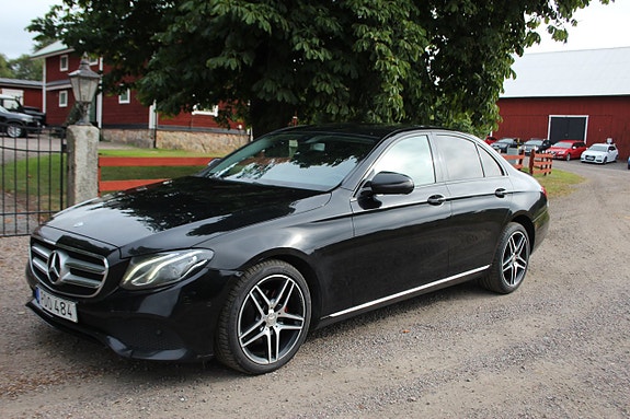Mercedes-Benz E300 e 2 of 8