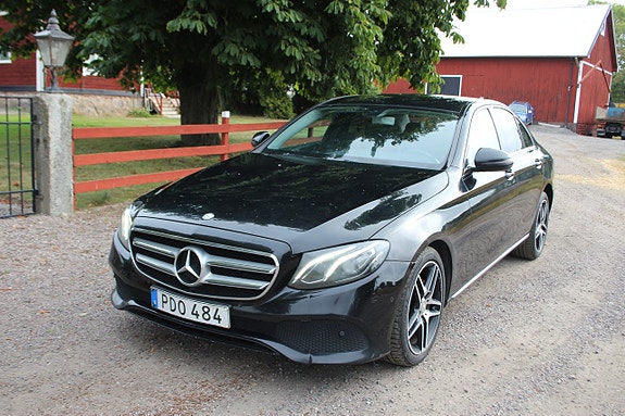 Mercedes-Benz E300 e 3 of 8