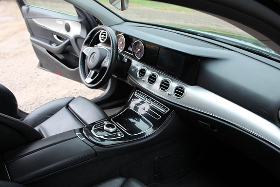 Mercedes-Benz E300 e 7 of 8