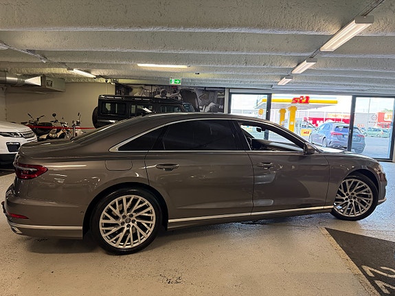 Audi A8 6 of 30