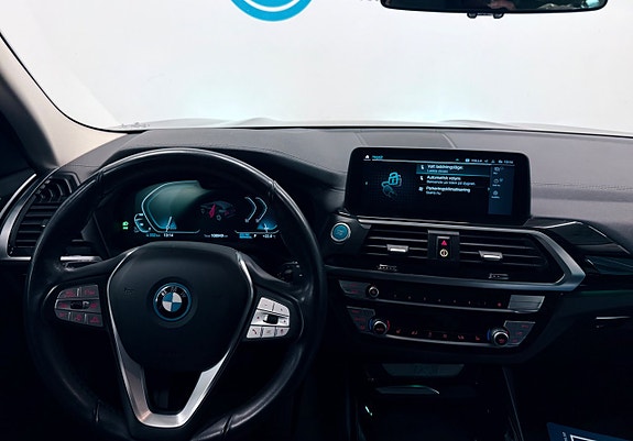 BMW iX3 8 of 10