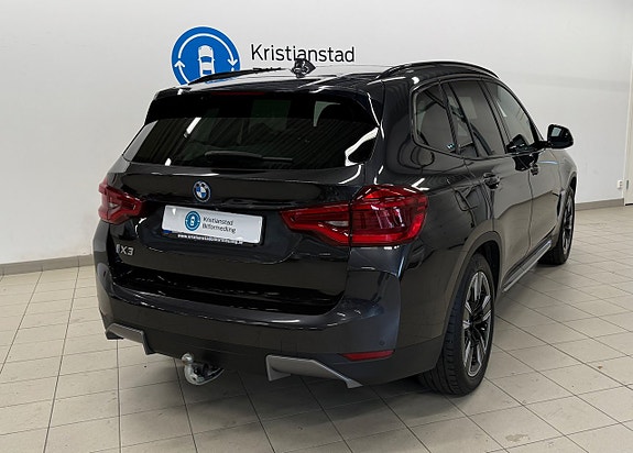 BMW iX3 6 of 10
