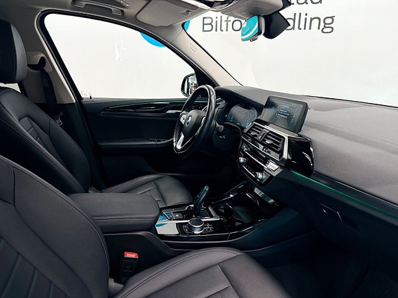 BMW iX3 7 of 10