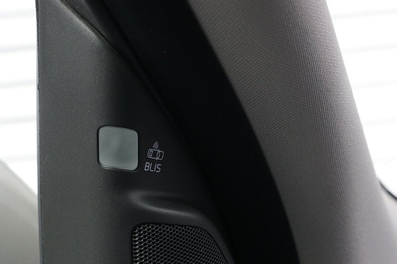 Volvo V70 10 of 21