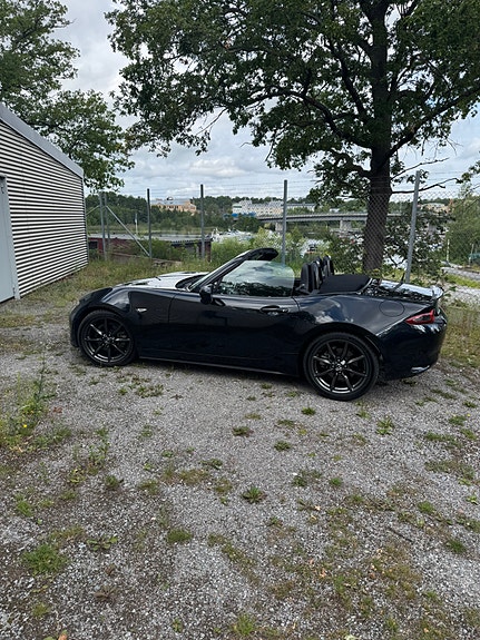 Mazda MX-5 2 of 6