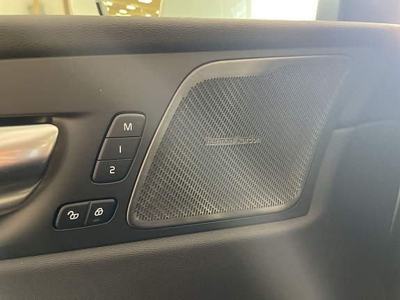 Volvo XC60 13 of 15
