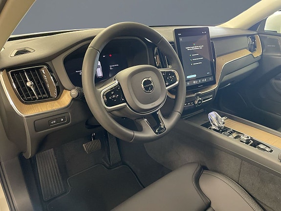 Volvo XC60 4 of 15