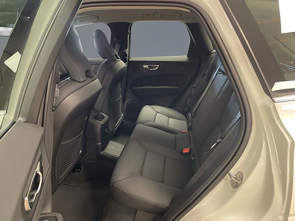 Volvo XC60 7 of 15