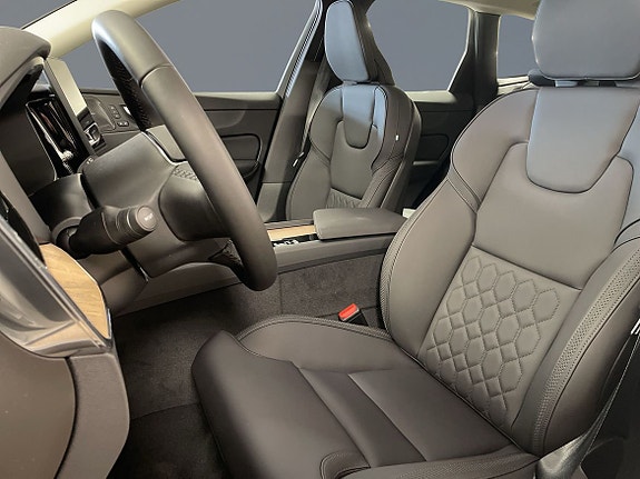 Volvo XC60 5 of 15
