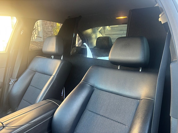 Mercedes-Benz E220 5 of 5