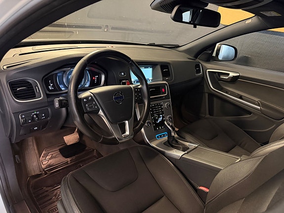 Volvo V60 13 of 30