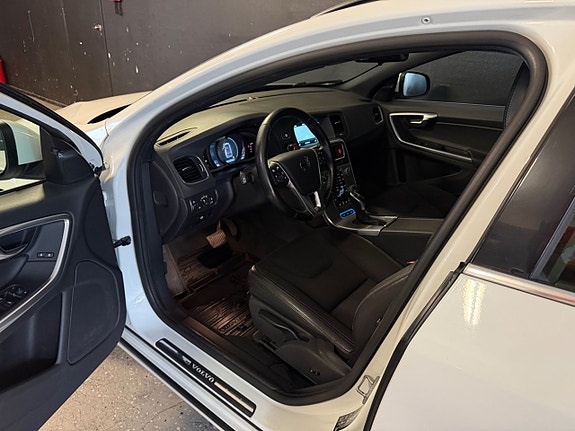 Volvo V60 12 of 30
