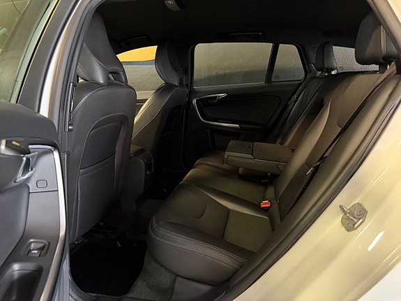 Volvo V60 15 of 30