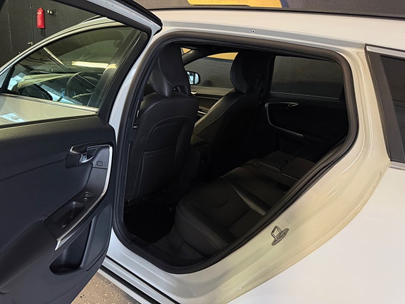 Volvo V60 14 of 30