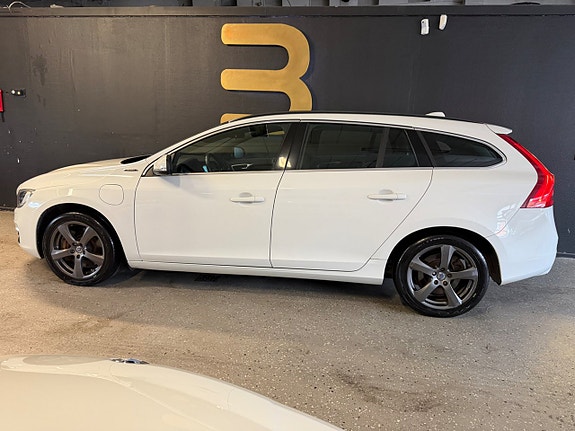 Volvo V60 2 of 30