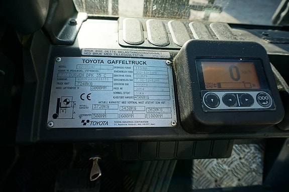 Toyota 42-7FD40 8 of 8