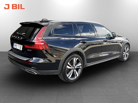 Volvo V60 Cross Country 3 of 18
