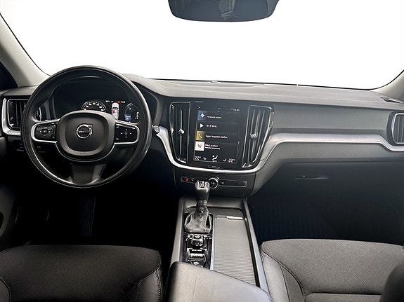 Volvo V60 Cross Country 6 of 18