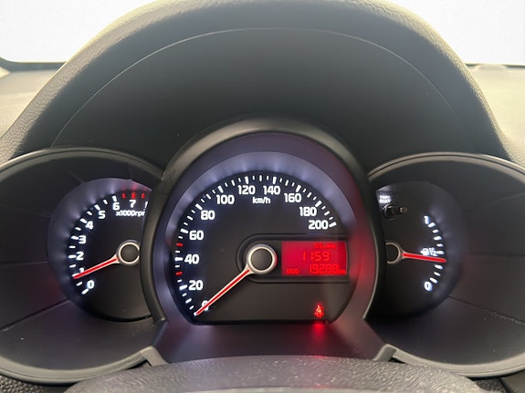 Kia Picanto 15 of 21