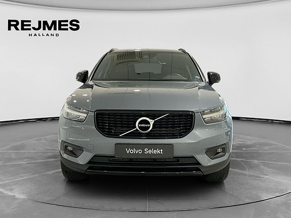 Volvo XC40 9 of 15