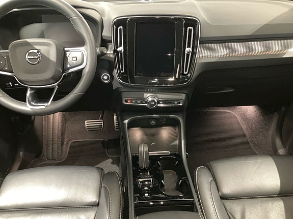 Volvo XC40 13 of 15