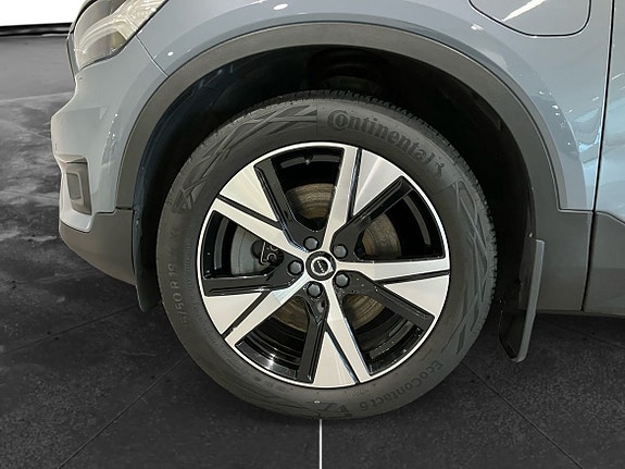 Volvo XC40 10 of 15