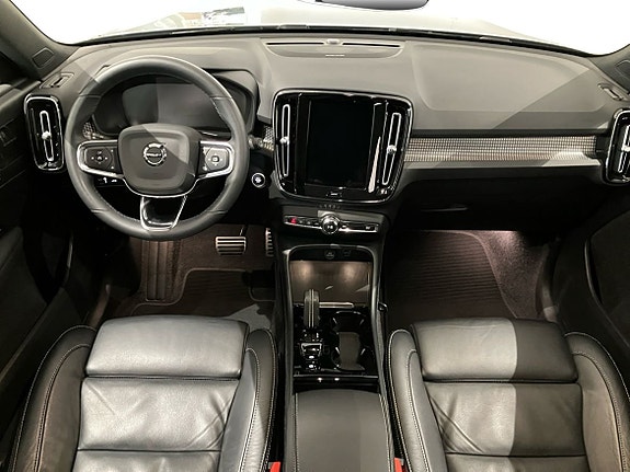 Volvo XC40 6 of 15