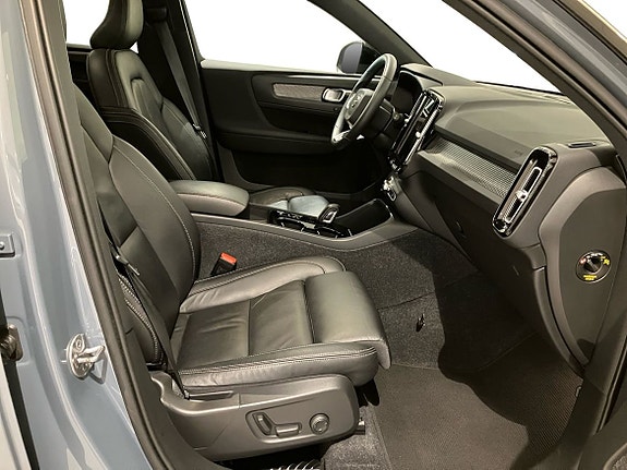 Volvo XC40 4 of 15