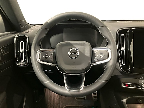 Volvo XC40 11 of 15