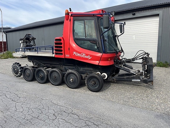 PistenBully 300 Pistmaskin / Pistmaskiner 3 of 14