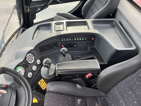 PistenBully 300 Pistmaskin / Pistmaskiner 8 of 14