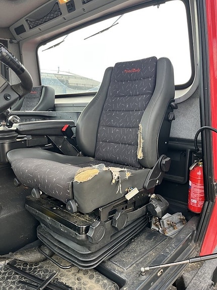 PistenBully 300 Pistmaskin / Pistmaskiner 7 of 14