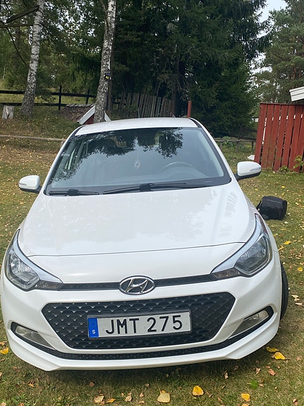 Hyundai i20 2 of 2