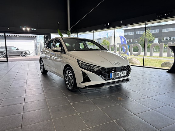 Hyundai i20 2 of 10