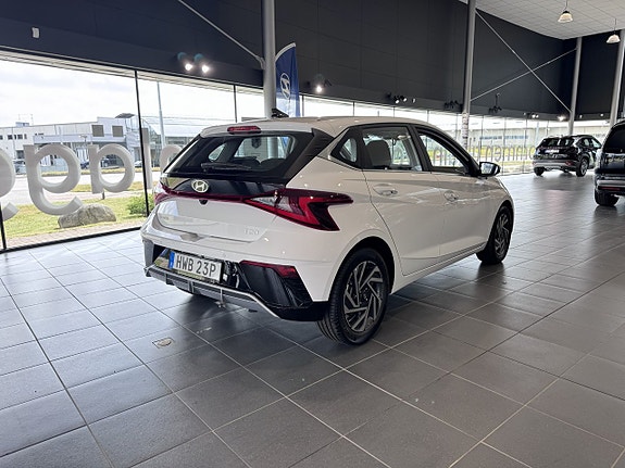 Hyundai i20 3 of 10