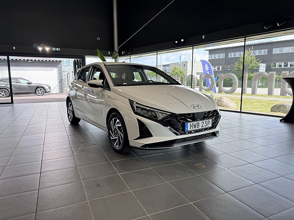 Hyundai i20 2 of 10