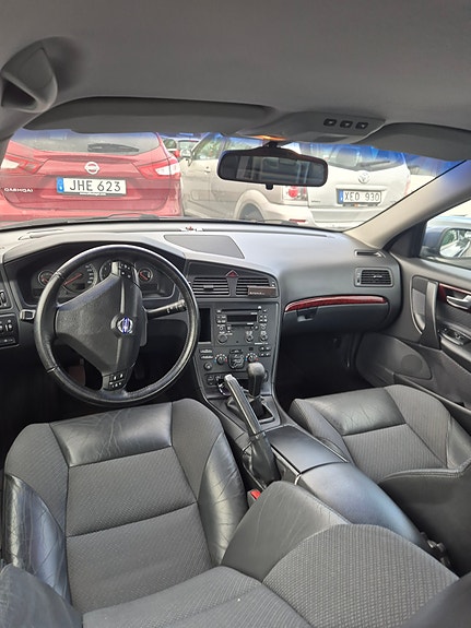 Volvo S60 3 of 4