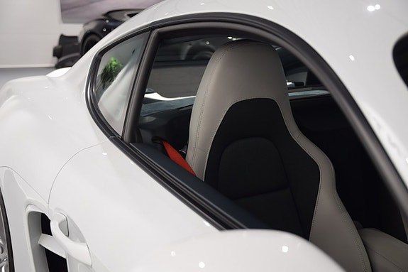 Porsche 718 12 of 16