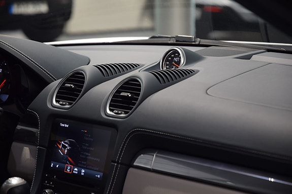 Porsche 718 10 of 16