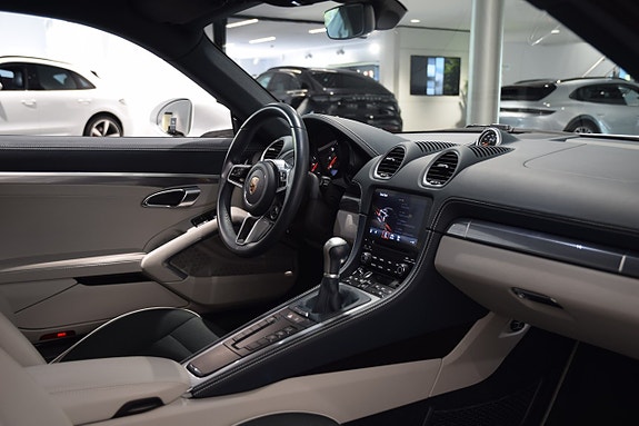 Porsche 718 9 of 16