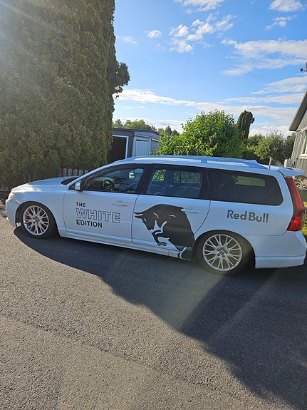 Volvo V70 3 of 4