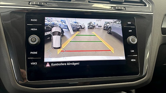 Volkswagen Tiguan 9 of 12