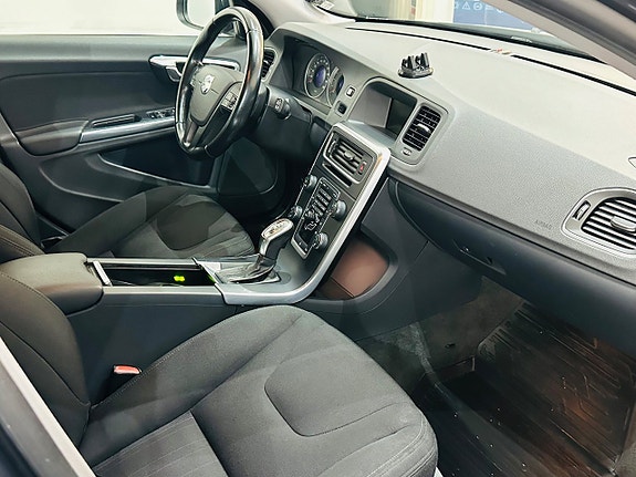 Volvo V60 13 of 16