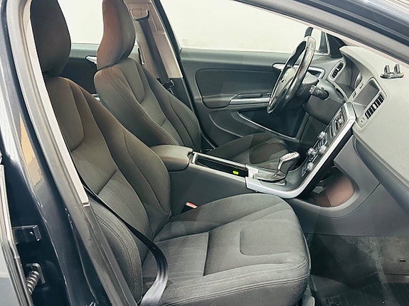 Volvo V60 12 of 16