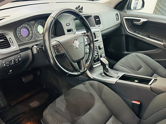 Volvo V60 10 of 16