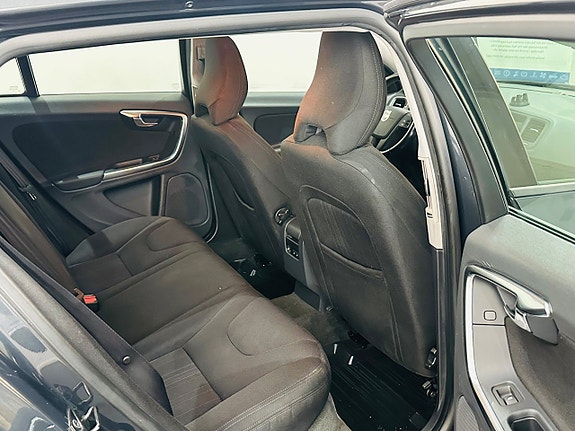Volvo V60 14 of 16
